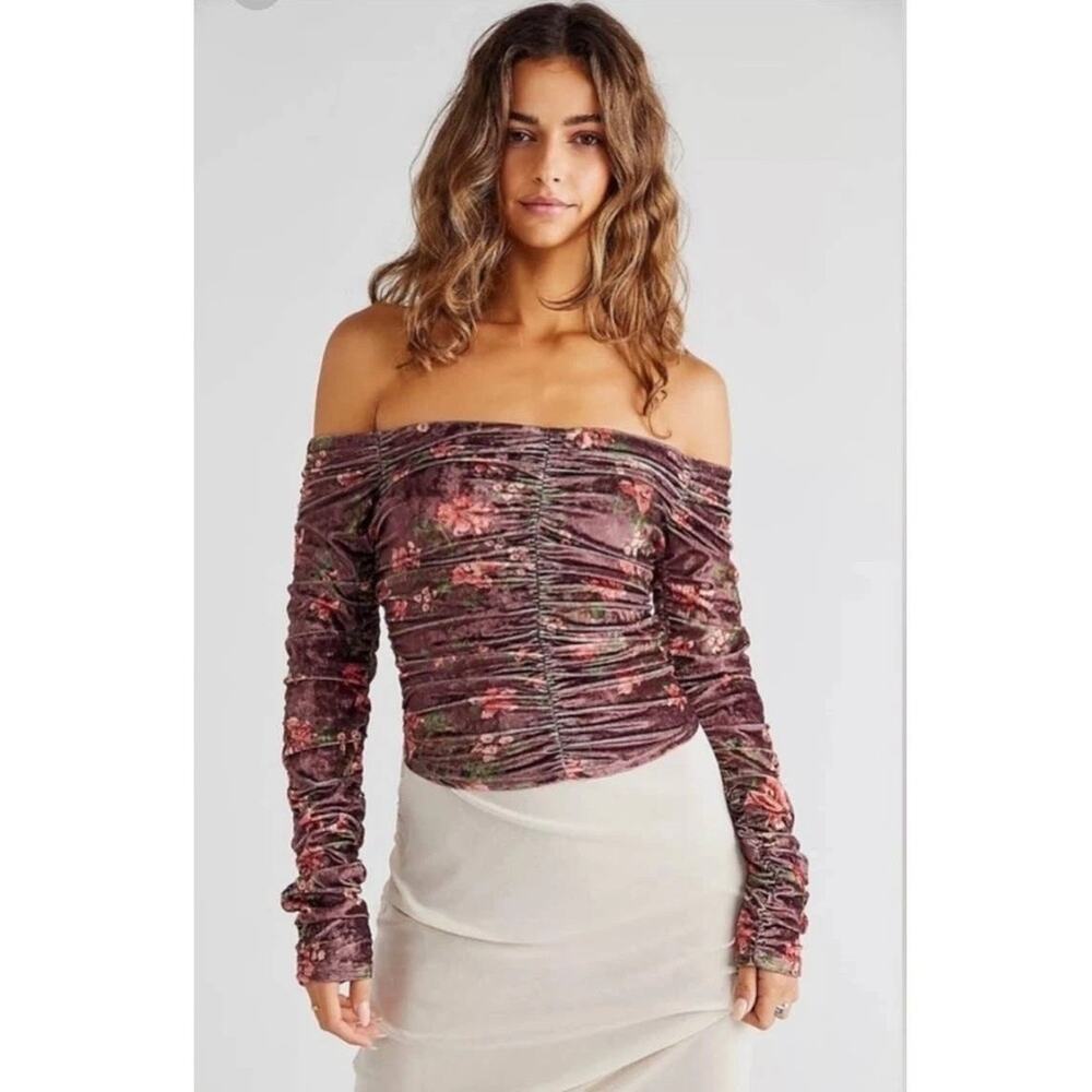 New Free People Reina Off-The-Shoulder Ruched Floral Velvet Top $88 SMALL Wine